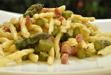 Pasta asparagi e pancetta